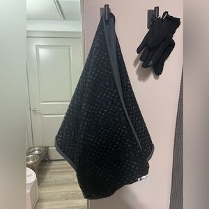 Lululemon infinity scarf with buttons